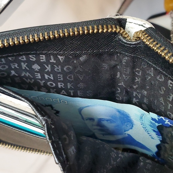 Kate Spade leather handbag w/matching wallet in pristine condition! - Picture 8 of 9